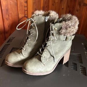 SM New York Green Heeled Boots with Chunky Heel